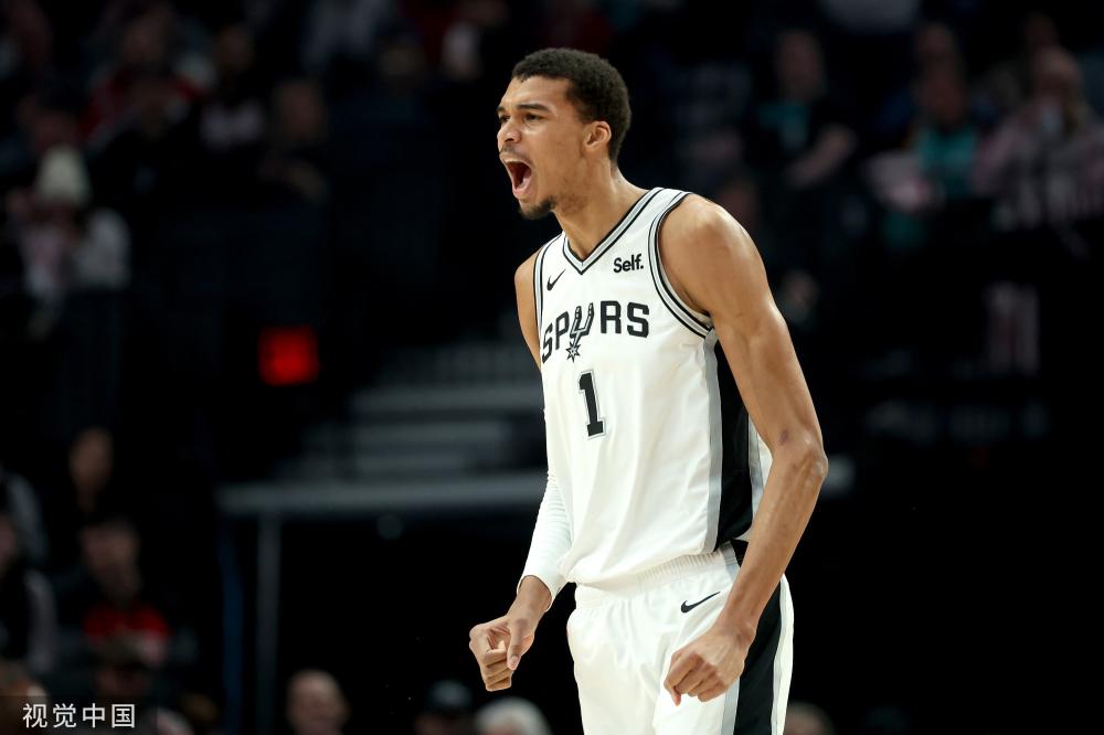 他并不拘泥 他并不拘泥